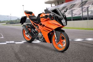Front Right View of RC 390