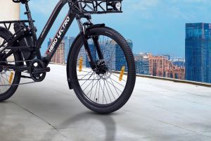 Front Tyre View of Muv-E