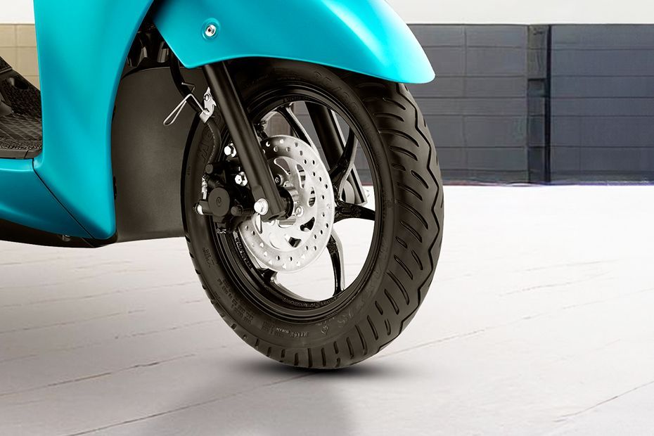 Front Tyre View of Fascino 125 Fi Hybrid