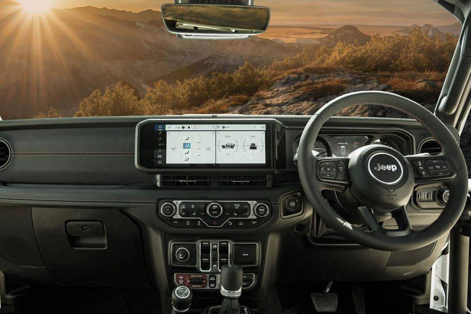 Full dashboard center Image of Wrangler