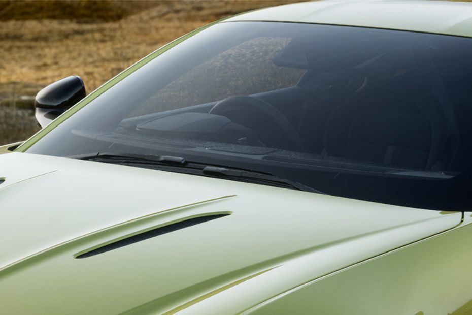 Wiper with full windshield Image of Vantage