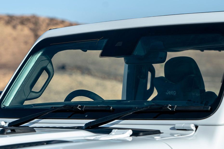 Wiper with full windshield Image of Wrangler