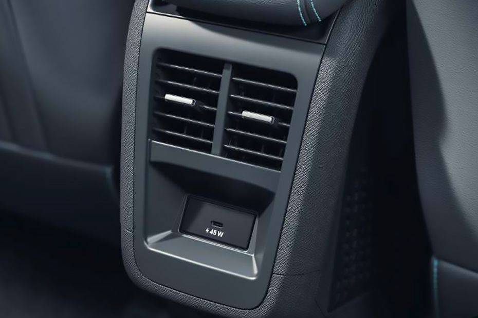 Sunroof controls with rear view mirror Image of Curvv EV