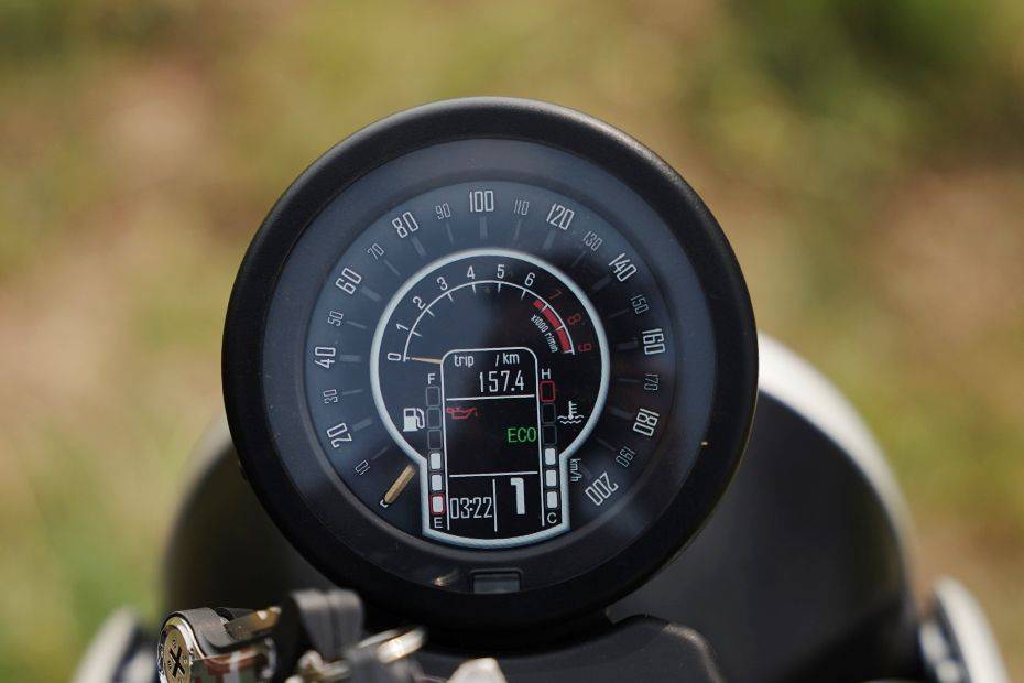 Speedometer of Cromwell 1200