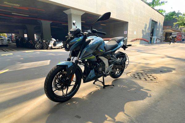 Pulsar 160 deals on road price