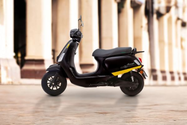 Left Side View of Scoot 1