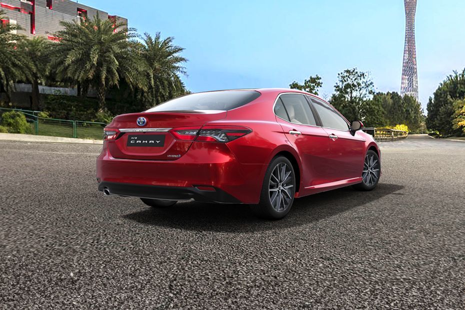 Rear 3/4 Right Image of Camry
