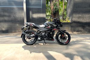 Right Side View of Pulsar N150