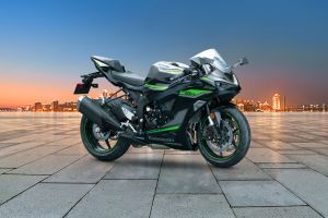 Front Right View of Ninja ZX-6R