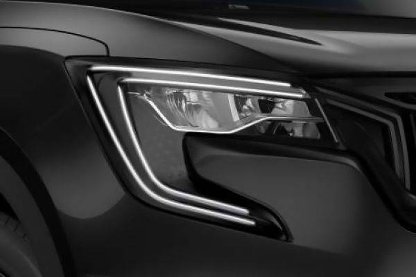 Headlamp Image of XUV700