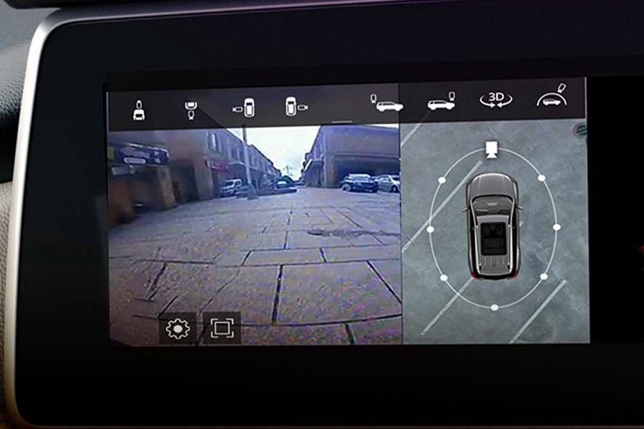 Rear view camera/parking sensor view Image of XUV700