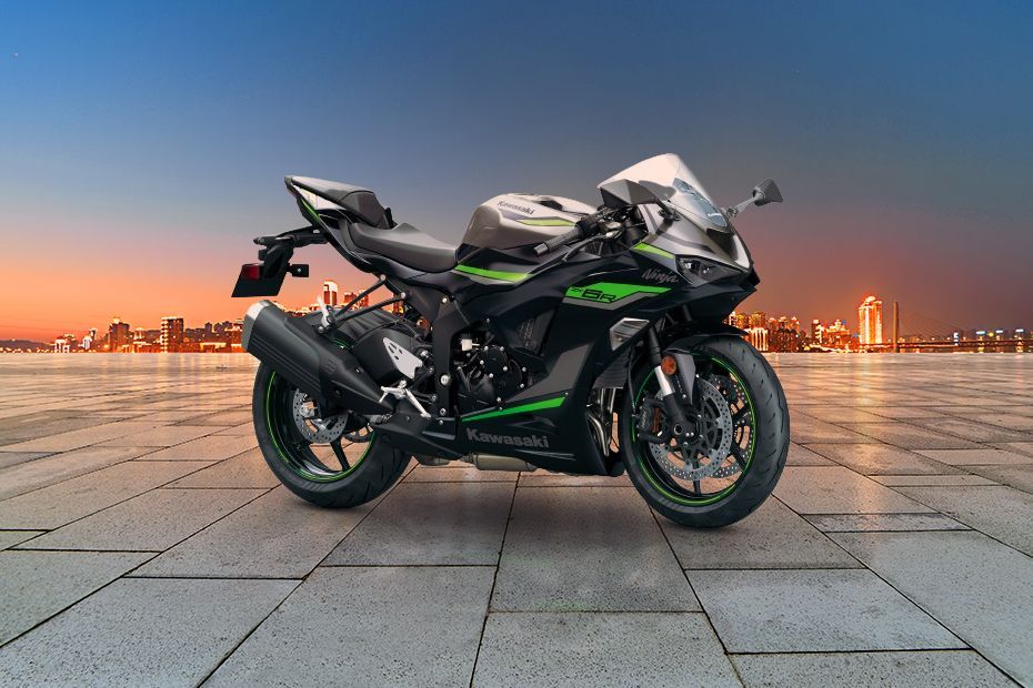 Right Side View of Ninja ZX-6R