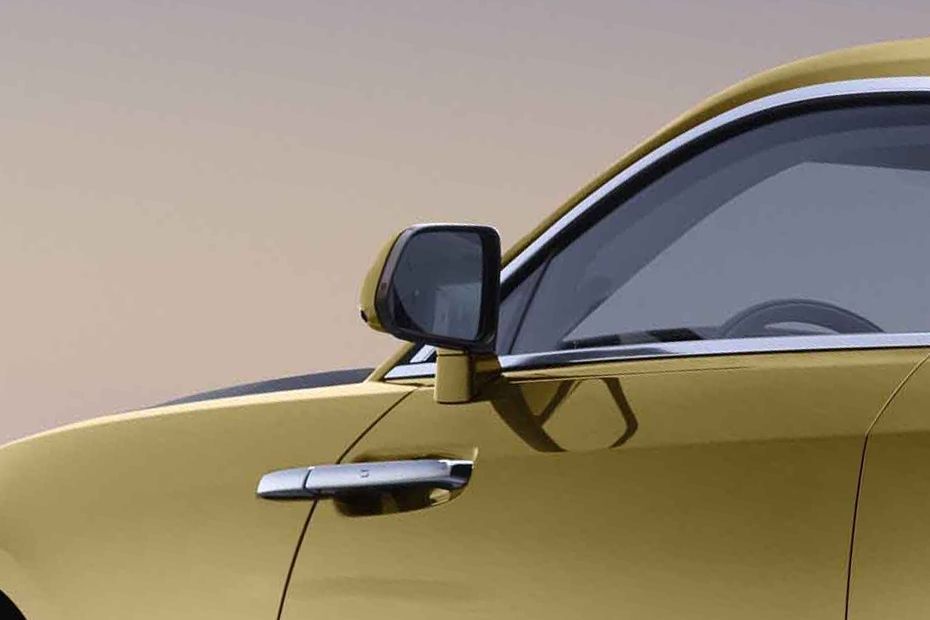 Side mirror rear angle Image of Spectre