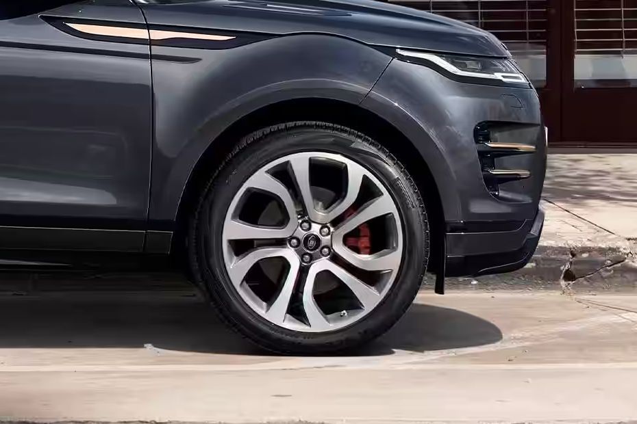 Wheel arch Image of Range Rover Evoque