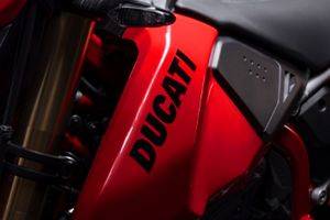 Brand Logo & Name of Hypermotard 698