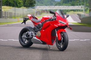 Front Right View of Panigale V4