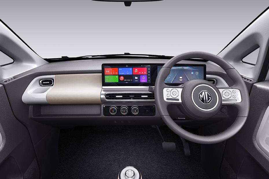 Full dashboard center Image of Comet EV