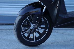 Front Tyre View of Zaeden+