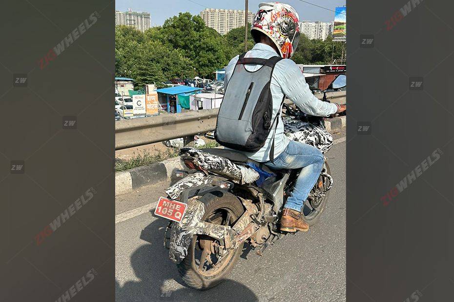 Rear Left View of Pulsar N125