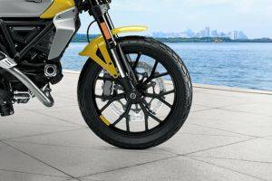 Front Tyre View of Scrambler 800