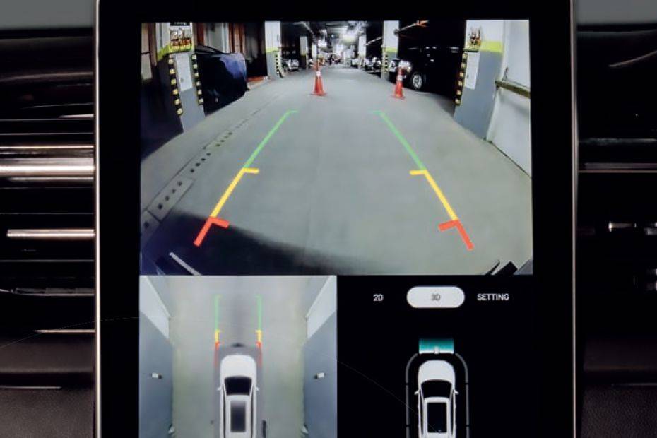 Rear view camera/parking sensor view Image of Hector