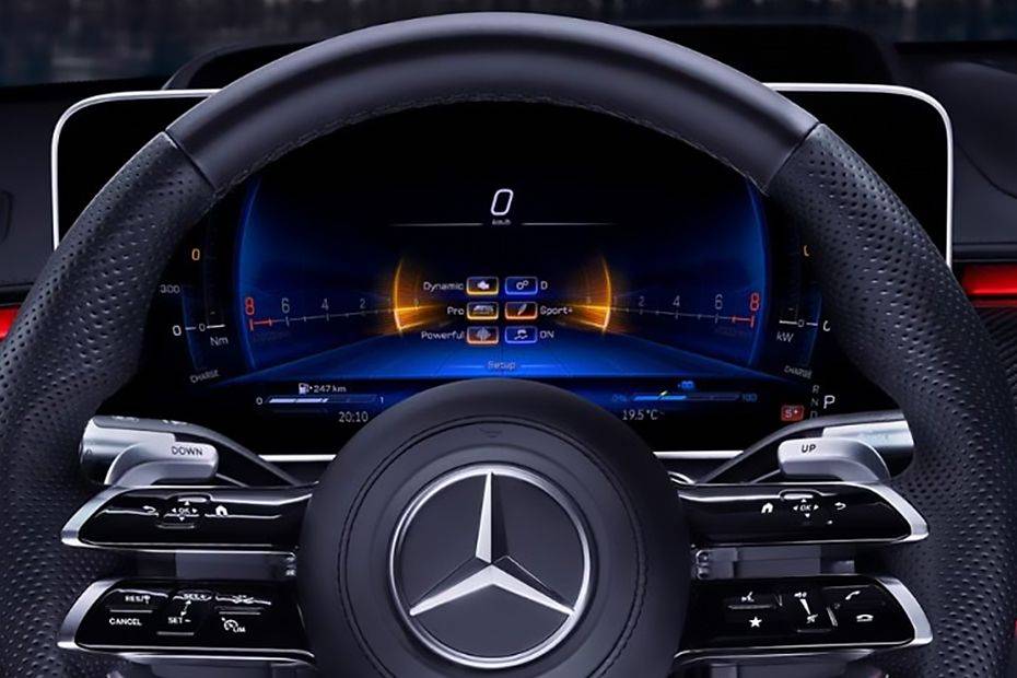 Instrumentation console on start-up Image of AMG S 63