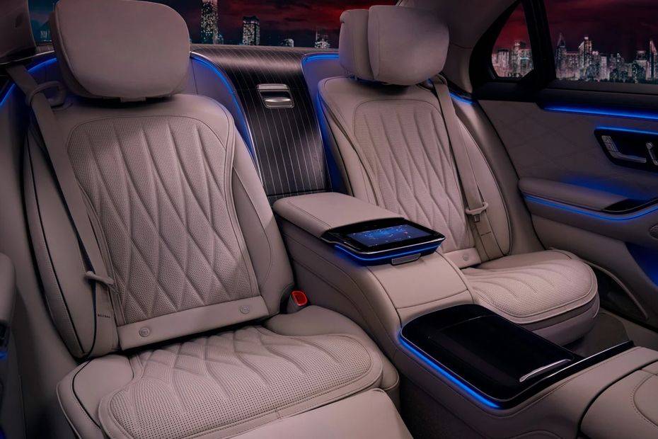 Rear interior from right side door Image of AMG S 63