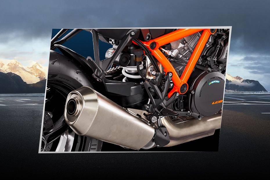 Exhaust View of 1390 Super Duke R