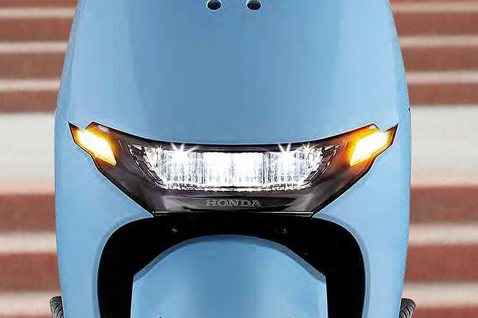 Head Light of QC1