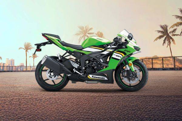 Right Side View of Ninja ZX-6R