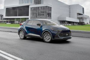 Front 1/4 left Image of C-HR