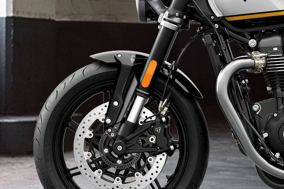 Front Mudguard & Suspension of Speed Twin 1200