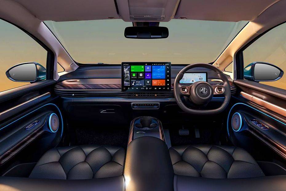 Full dashboard center Image of Windsor EV