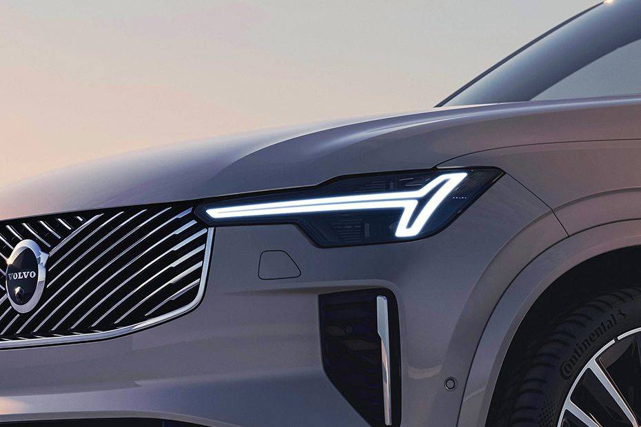 Headlamp Image of XC90 2025