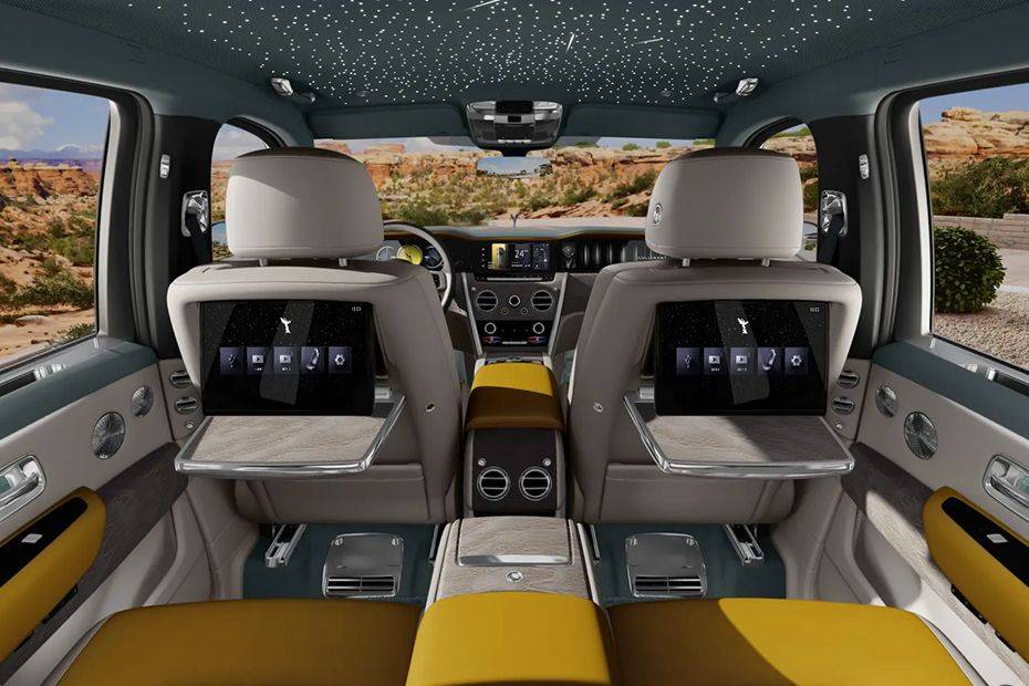 Rear Seat Entertainment Image of Cullinan