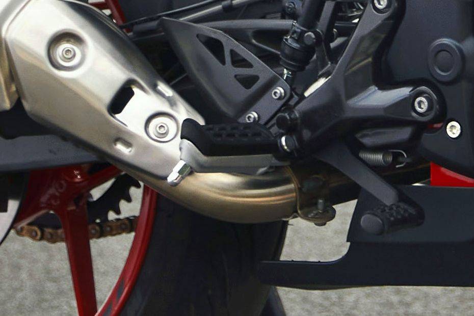 Foot Rest View of Apache RR 310