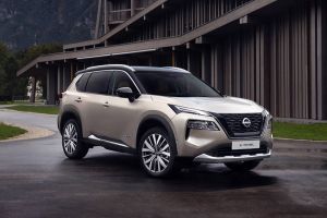 Front 1/4 Right Image of X-Trail