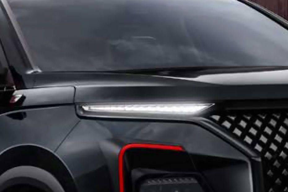 Headlamp Image of Hector Plus