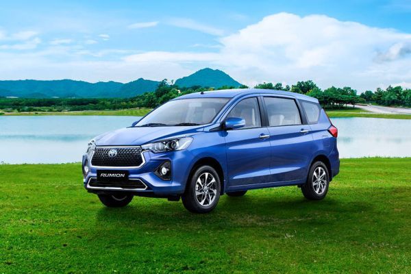 Toyota Rumion Price, 7 Seater Images, colours, Reviews & Specs