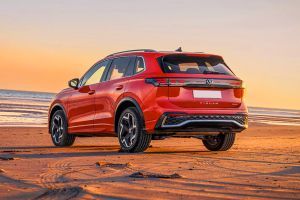 Rear 3/4 left Image of Tiguan R-Line
