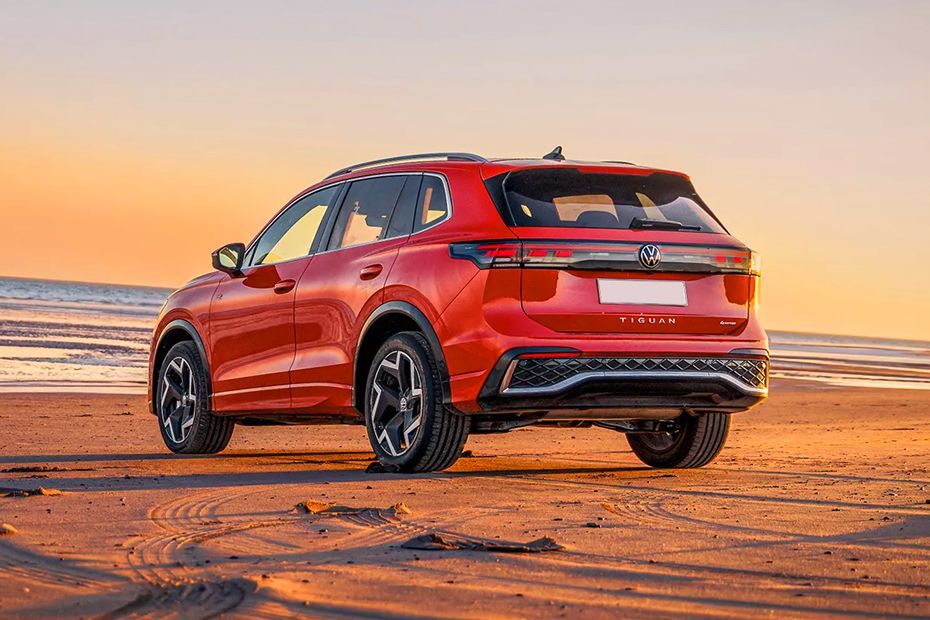 Rear 3/4 left Image of Tiguan R-Line