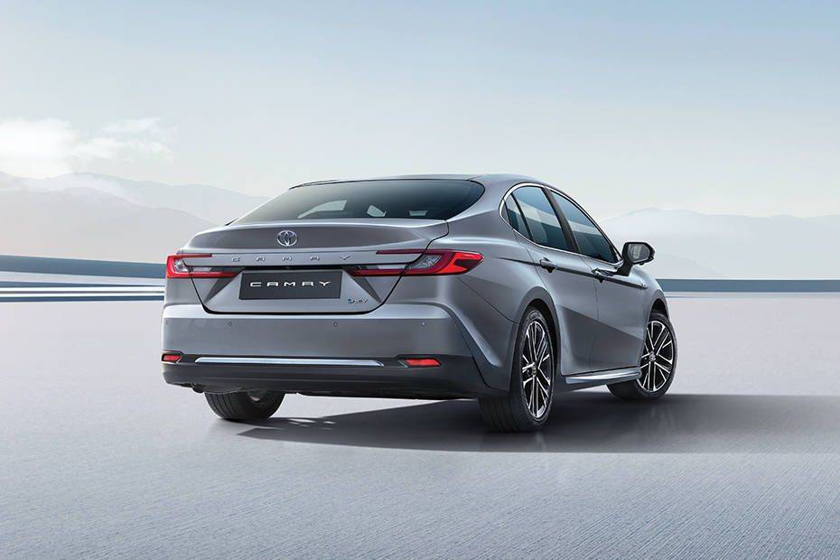 Rear 3/4 Right Image of Camry