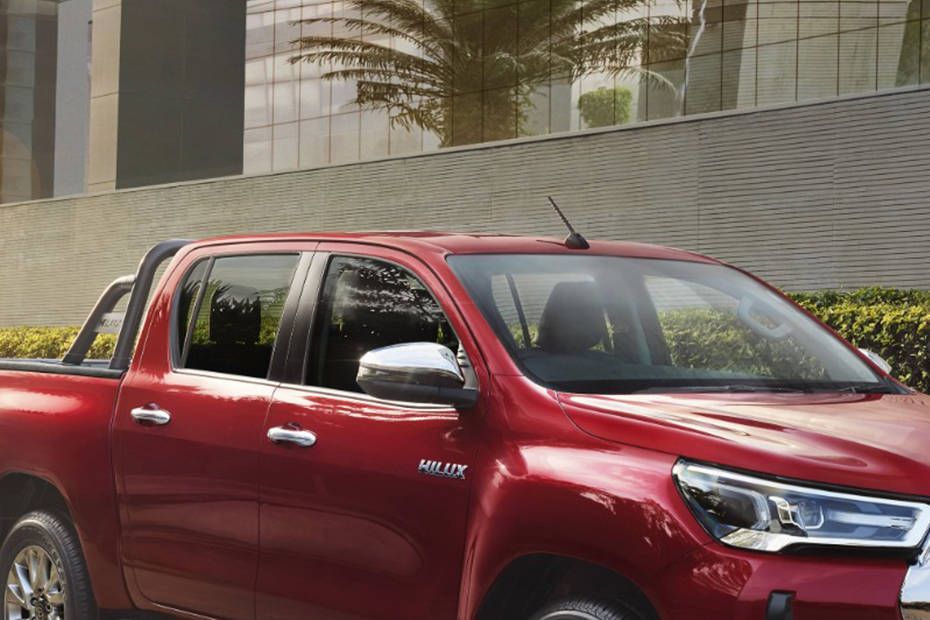 Side mirror rear angle Image of Hilux