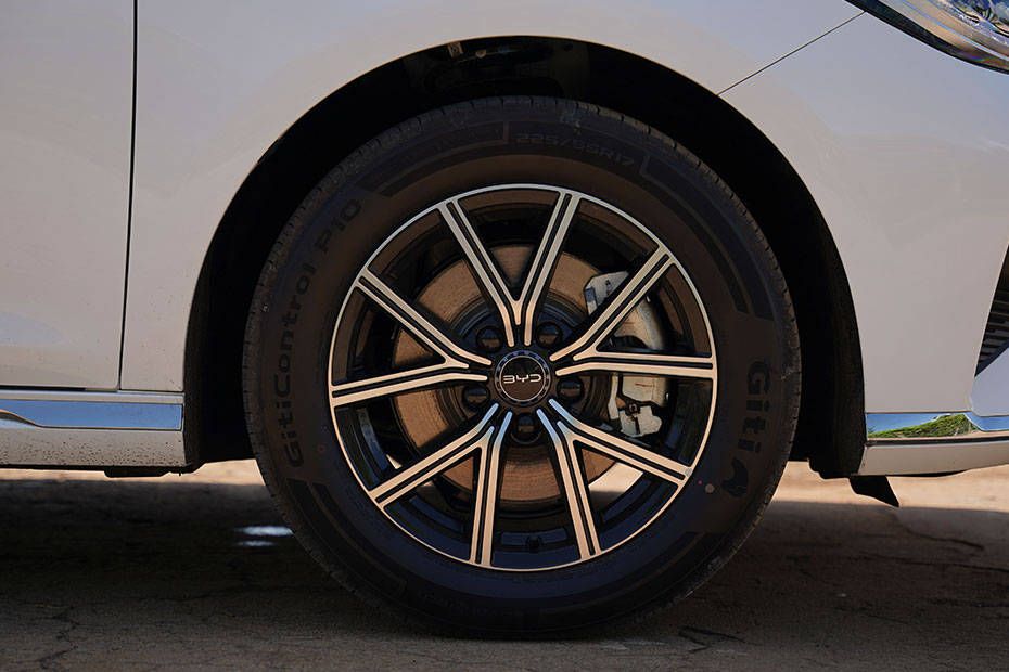 Wheel arch Image of eMAX 7