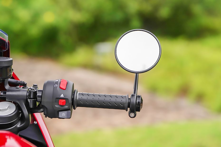 Back View Mirror of Thruxton 400