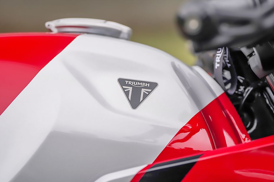 Brand Logo & Name of Thruxton 400