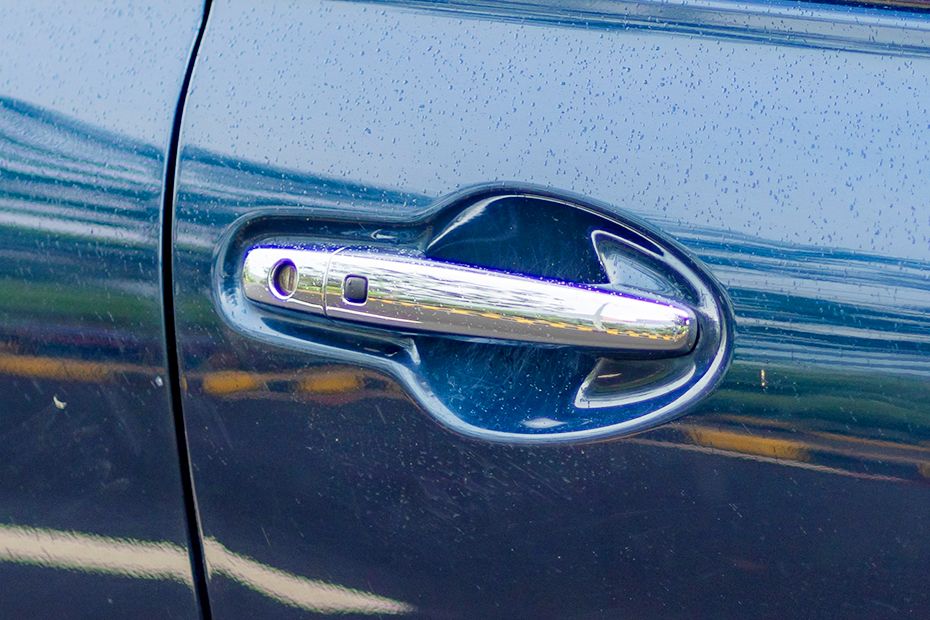 Door handles Image of Baleno