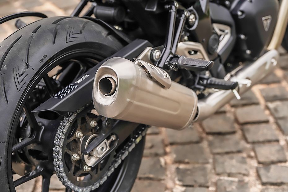 Exhaust View of Thruxton 400