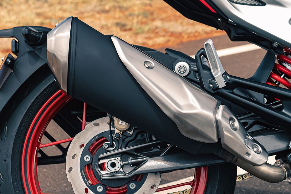 Exhaust View of Apache RTR 310