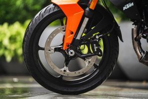 Front Brake View of 160 Duke